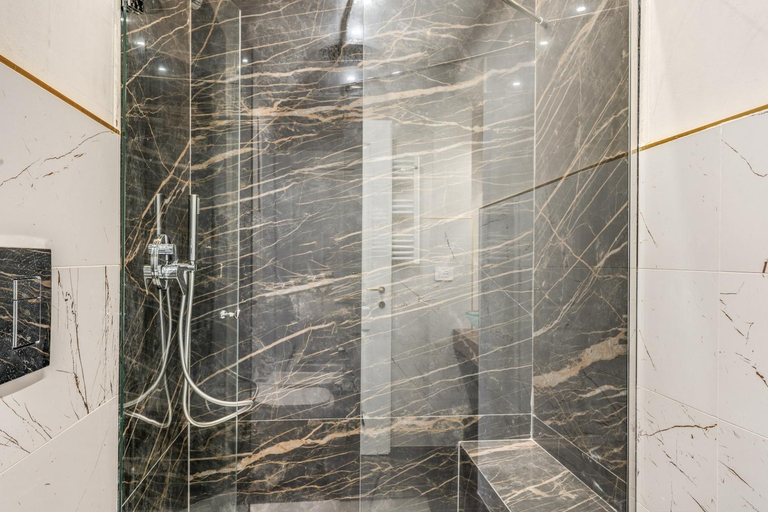 Bathroom 2, Palazzetto Santa Lucia, Napoli