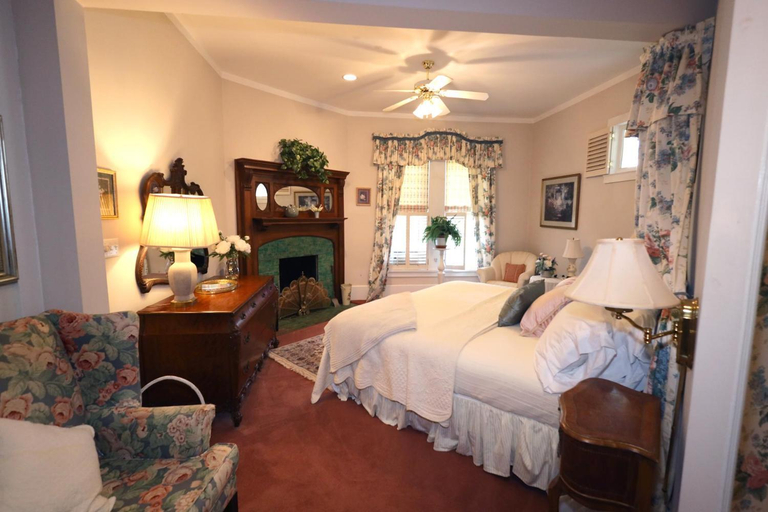 Bedroom 2, 1000 Island Hart House, Jefferson