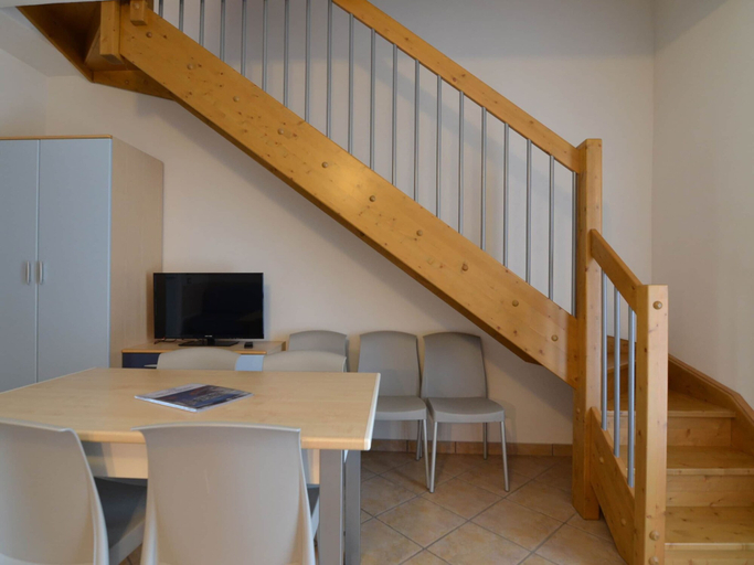 Others 5, Nicely Furnished Apartment with AC near Beach, Ferrara