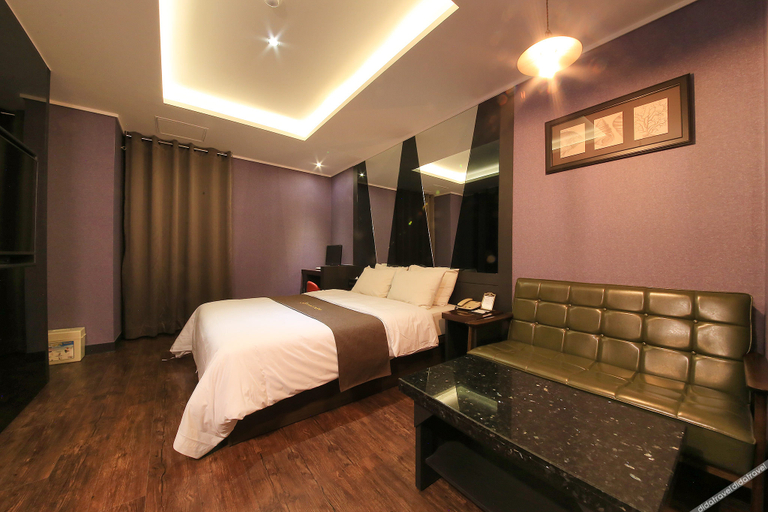 Bedroom 4, Hwagok Carlton Hotel, Gangseo