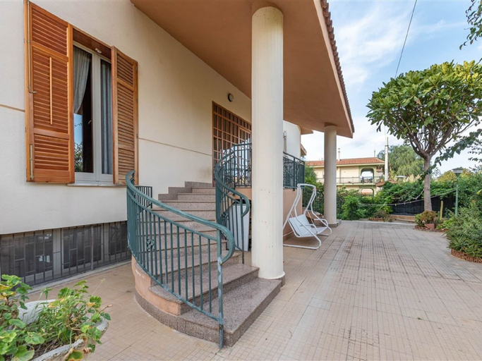 Exterior & Views 2, Marvellous Holiday Home near Palermo with Pool & Garden, Palermo