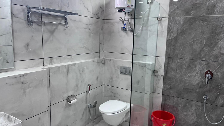 Bathroom 4, Hotel Down Town, Delhi