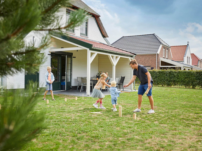 Garden 4, Nice Villa With Sauna and Bubble Bath in Limburg, Roggel en Neer