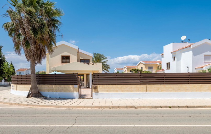 Others 4, Villa Sarah