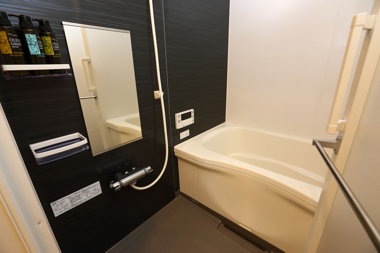 Bathroom 3, Marina Sunrise Osaka Bay, Osaka