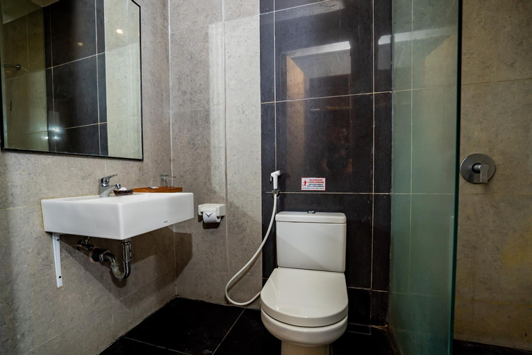 Bathroom 14