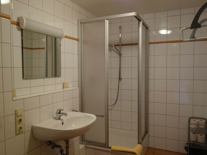 Bathroom 3, Wohnung in der Nahe der Hessischen Berge, Waldeck-Frankenberg