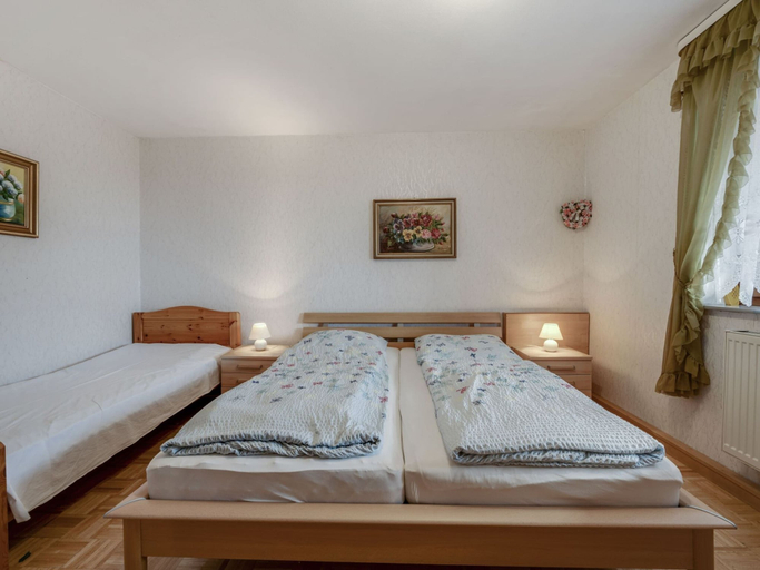 Bedroom 5, Ferienwohnung in der Nahe des Skigebietes, Cham