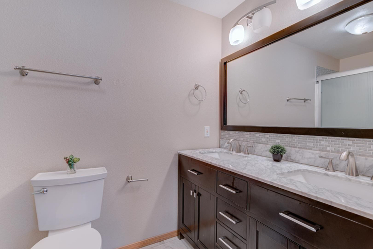 Bathroom 3, Ashwood Lane 1, Deschutes