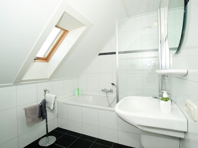 Bathroom 3, Relaxing Nature Escape, Heel