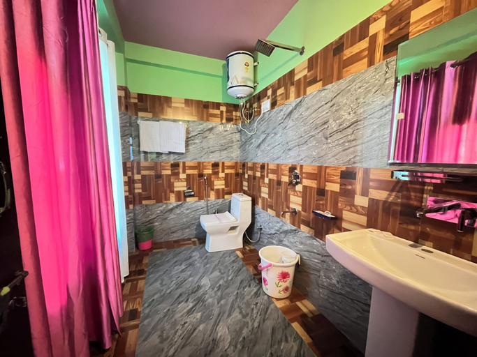 Bathroom 4, Dream Valley Kasol, Kullu