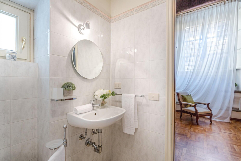 Bathroom 5, Casa Simonetta in Lucca, Lucca
