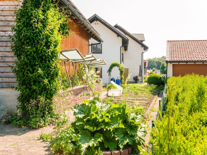 Garden 5, Flat in Wildsteig With Furnished Garden, Weilheim-Schongau