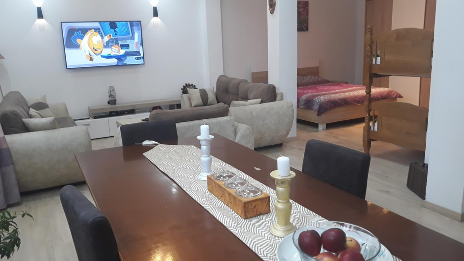 Others 4, Vaso & Viktor Apartment