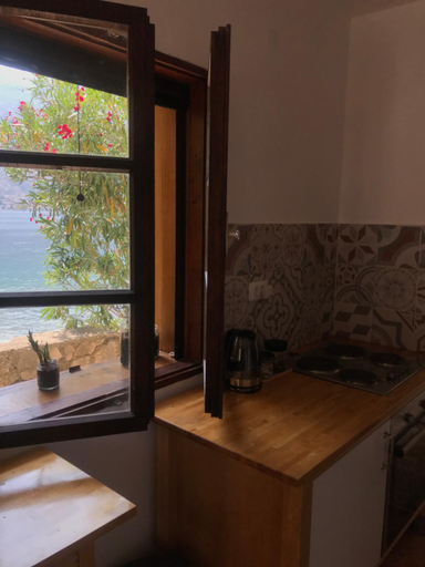 Others 5, Prcanj Beach Apartment