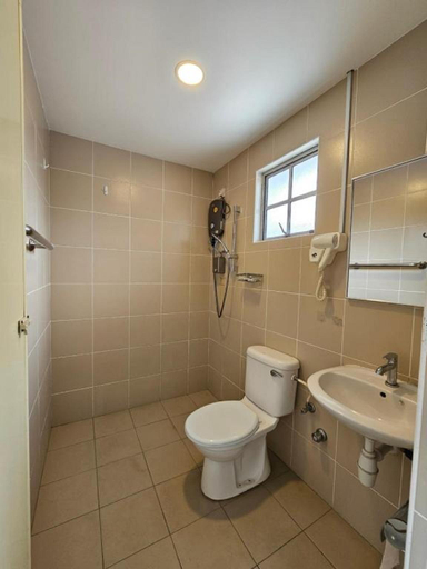 Bathroom 14