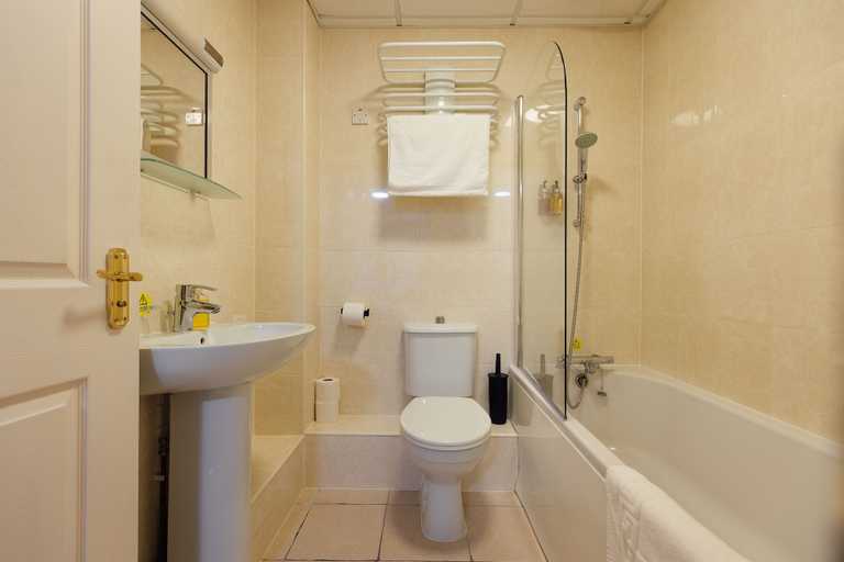 Bathroom 3, The Imperial Dragon Hotel, Pembrokeshire
