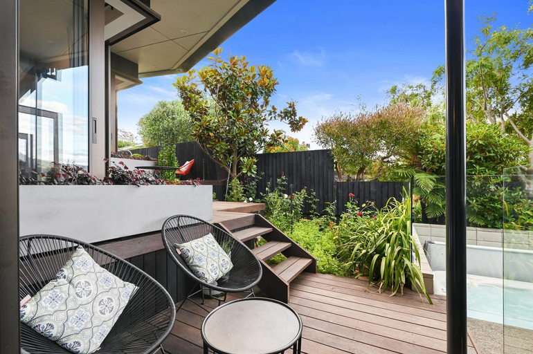 Others 4, Newton Heights, Christchurch