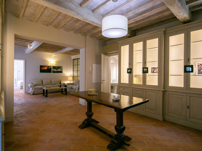 Others 5, Plush Holiday Home in Cortona with Hot Tub, Arezzo