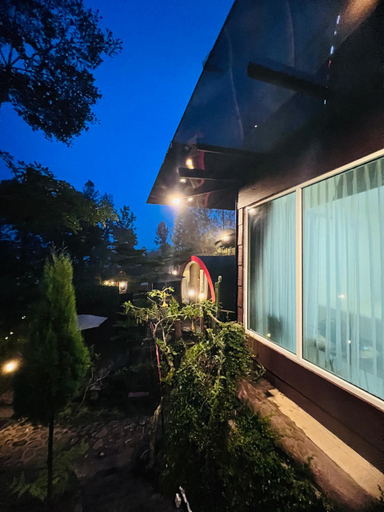 Exterior & Views 18