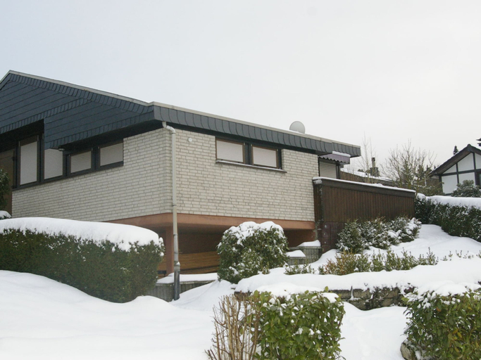 Exterior & Views 2, Ruhiger Bungalow am Hennesee mit Terrasse, Hochsauerlandkreis