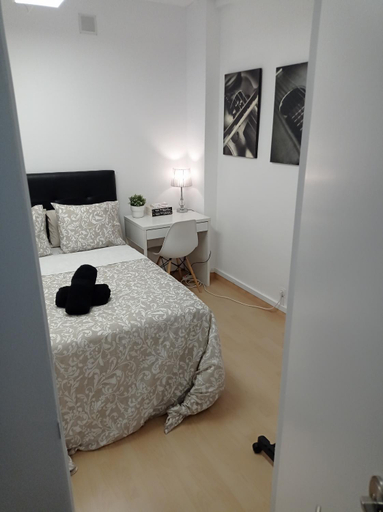 Bedroom 3, Double Interior Room Center City, Barcelona