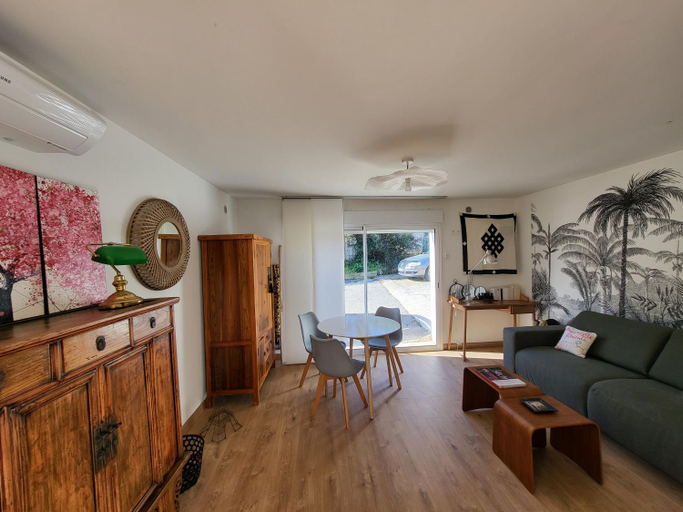 Others 4, Studio independant avec terrasse a Juan les Pins, Alpes-Maritimes