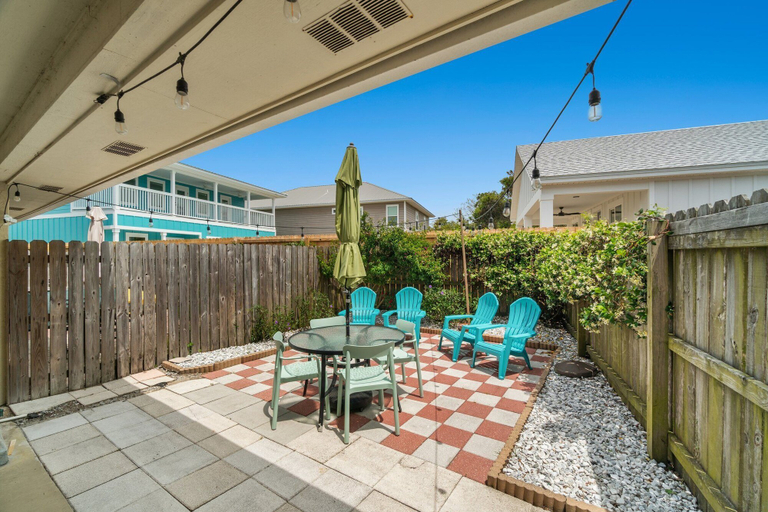 Outdoor dining 4, 120 Palm Beach Dr A - La Casa Turquesa, Bay