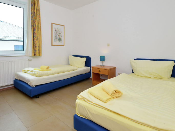 Bedroom 3, Grosse Ferienwohnung in Willingen mit Balkon, Waldeck-Frankenberg
