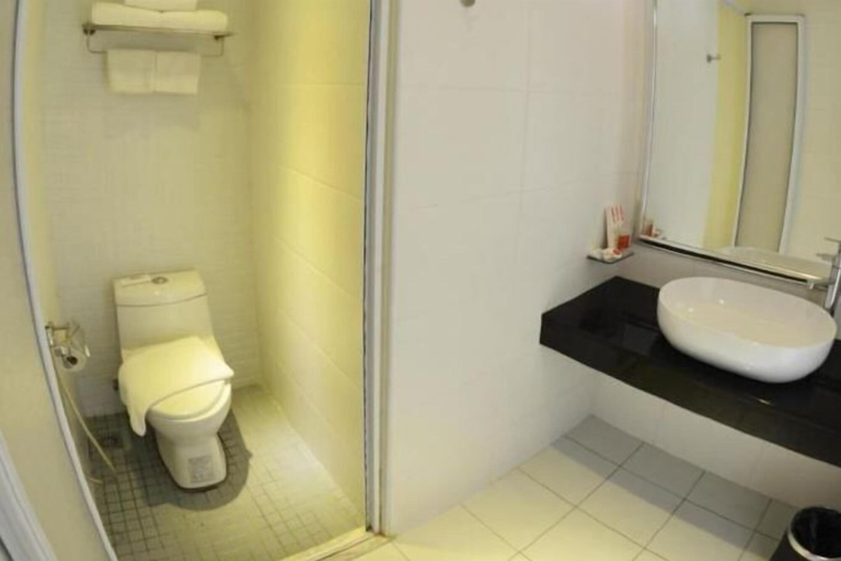 Bathroom 13