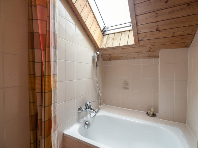 Bathroom 4, Farmhouse Near Oberammergau, Garmisch-Partenkirchen