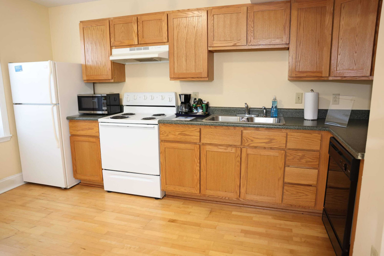 Others 5, Cozy Getaway With Bowling Alley in St Louis, Saint Louis