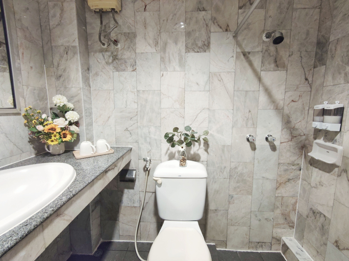 Bathroom 3, The ChanThong Hotel Pattaya, Pattaya