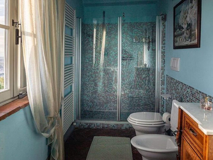 Bathroom 5, Villa in Montelupo With Private Pool, Florence