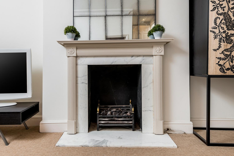 Others 2, Spacious, Calm One Bedroom, London