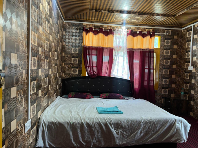 Bedroom 2, Khatoon Resort, Bandipore