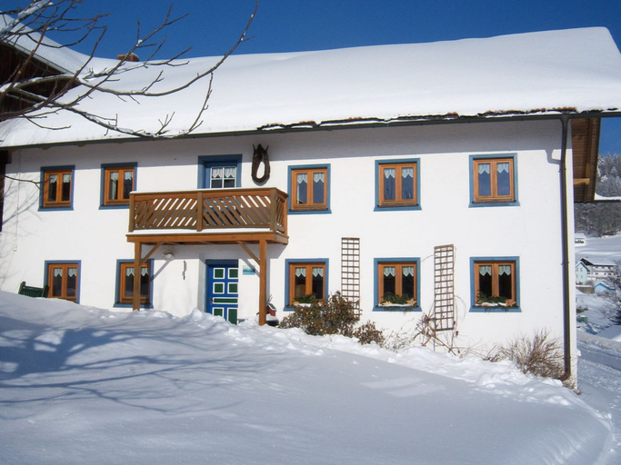 Former farmhouse with sunbathing lawn, Freyung-Grafenau