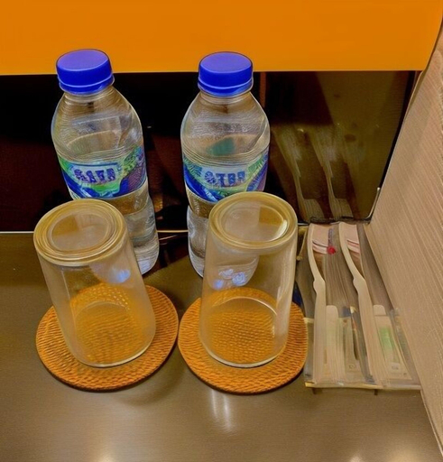 Food & Drinks
