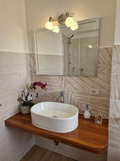 Bathroom, Camera Smeraldo, Olbia-Tempio