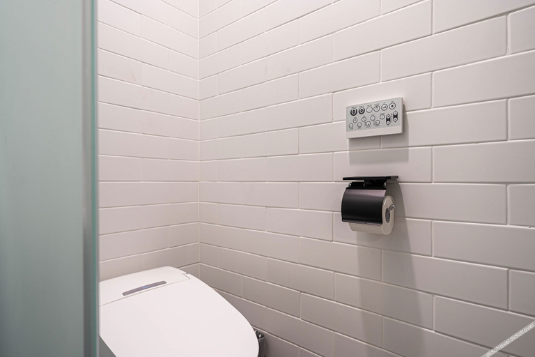 Bathroom 3, Osan Hotel Raum, Pyeongtaek