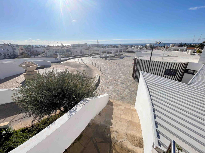 Others 3, Topikos Apartments