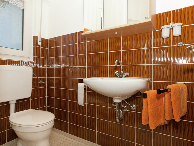 Bathroom 5, Ruhige Wohnung in Meschede im Sauerland mit Balkon, Hochsauerlandkreis