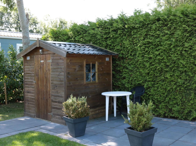 Garden 3, Tidy Chalet with Microwave near Wadden Sea, Franekeradeel