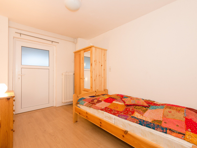 Bedroom 3, Spacious Group Home near Winterberg & Willingen with Private Garden, Hochsauerlandkreis