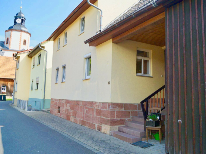 Exterior & Views