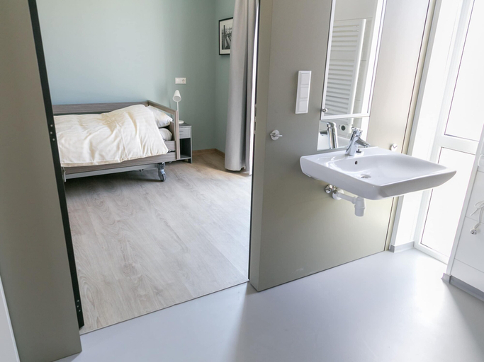 Bathroom 2, Bungalow in Netherlands With Accessible Design, 's-Gravenzande