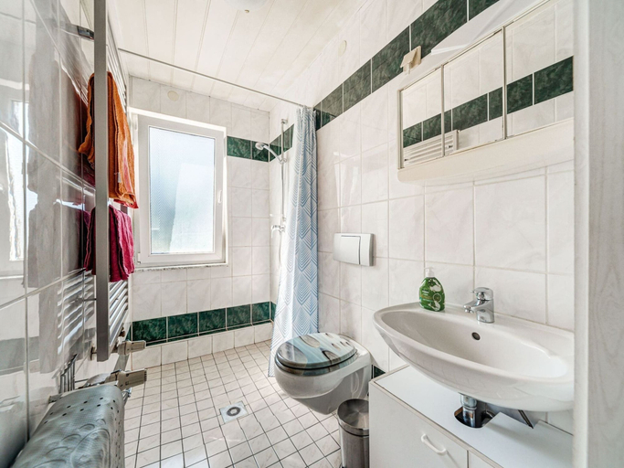 Bathroom 5, Cozy Apartment Near Trails, Hildburghausen