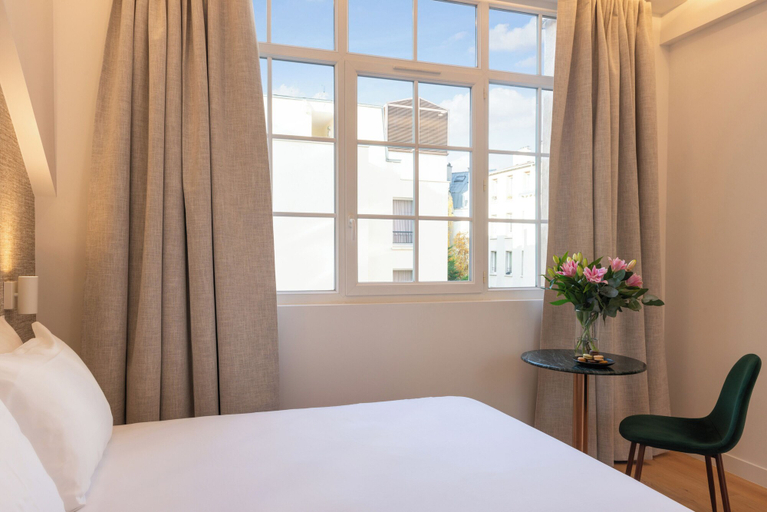 Bedroom 4, Faubourg Station, Paris