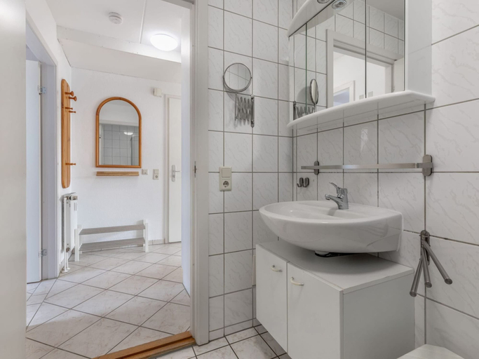 Bathroom 5, Cozy Apartment in Insel Poel near Beach, Nordwestmecklenburg