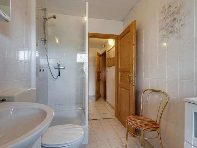 Bathroom 4, Wohnung in Neukirchen mit Skifahren & Pool, Cham